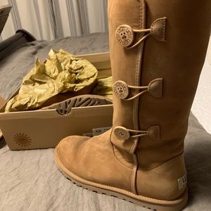 Never worn, Ugg Annarosa boots.